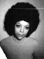 Headshot Photo of Louise Gomes